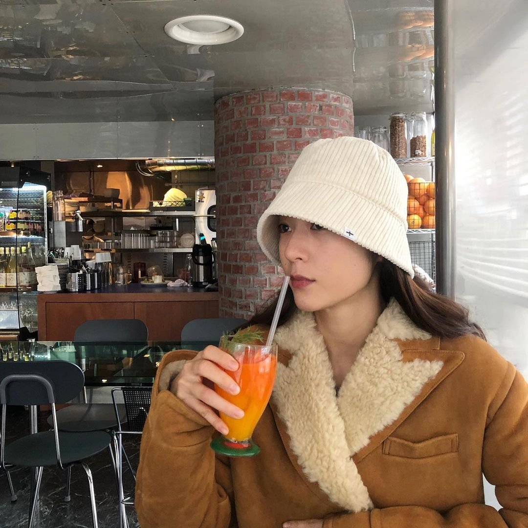 kryssetal's tweet photo. i swear this is juice, not cocktail. have a splendid day, everyone! 🍹✨ https://t.co/dz5RSMYz94