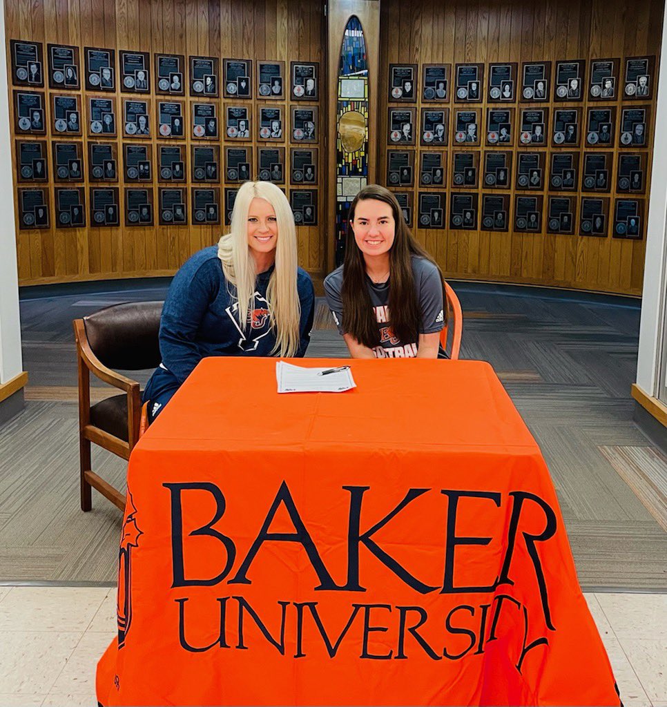 RGray_24's tweet photo. Officially a Wildcat!🧡 Thank you to all of my family and friends for always supporting me and thank you to all the coaches that have made me the player I am today!! https://t.co/AUMEgFEYYe