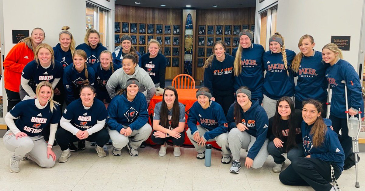 RGray_24's tweet photo. Officially a Wildcat!🧡 Thank you to all of my family and friends for always supporting me and thank you to all the coaches that have made me the player I am today!! https://t.co/AUMEgFEYYe