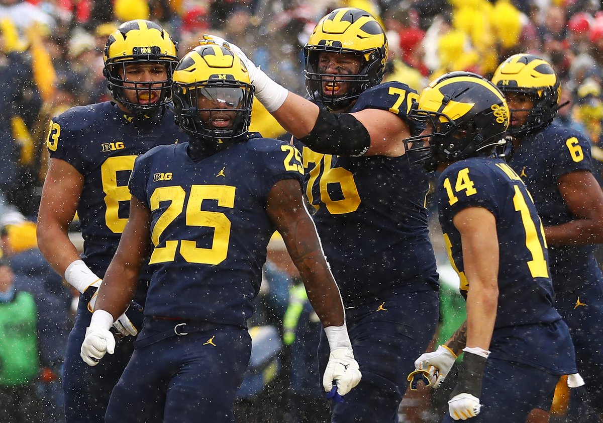 BleacherReport's tweet photo. Michigan jumps to No. 2 in this week's #CFBPlayoff rankings:

1. Georgia
2. Michigan
3. Bama
4. Cincinnati 
5. Oklahoma State
6. Notre Dame
7. Ohio State
8. Ole Miss
9. Baylor
10. Oregon https://t.co/zmc1mslBYj