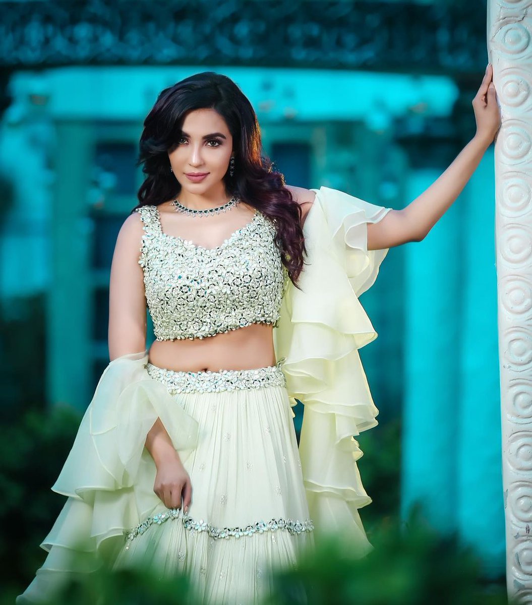 ott_release's tweet photo. We adore her when she casual...
we love her when sheβs dolled up...
#ParvatiNair never misses a chance to impress with style.π€©
@paro_nair #ParvatiNairHot #ParvatiHot #Parvati #ActressHub #Paru https://t.co/wJhRo8agNe