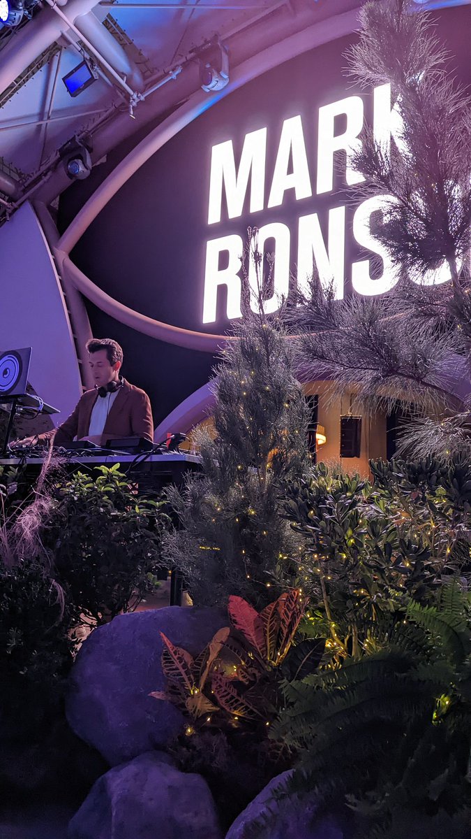 rrfrazier's tweet photo. It was a long wait to clear COVID testing for this Salesforce #reinvent2021 party..but I guess it was worth the wait! https://t.co/uWhzaDyR2z