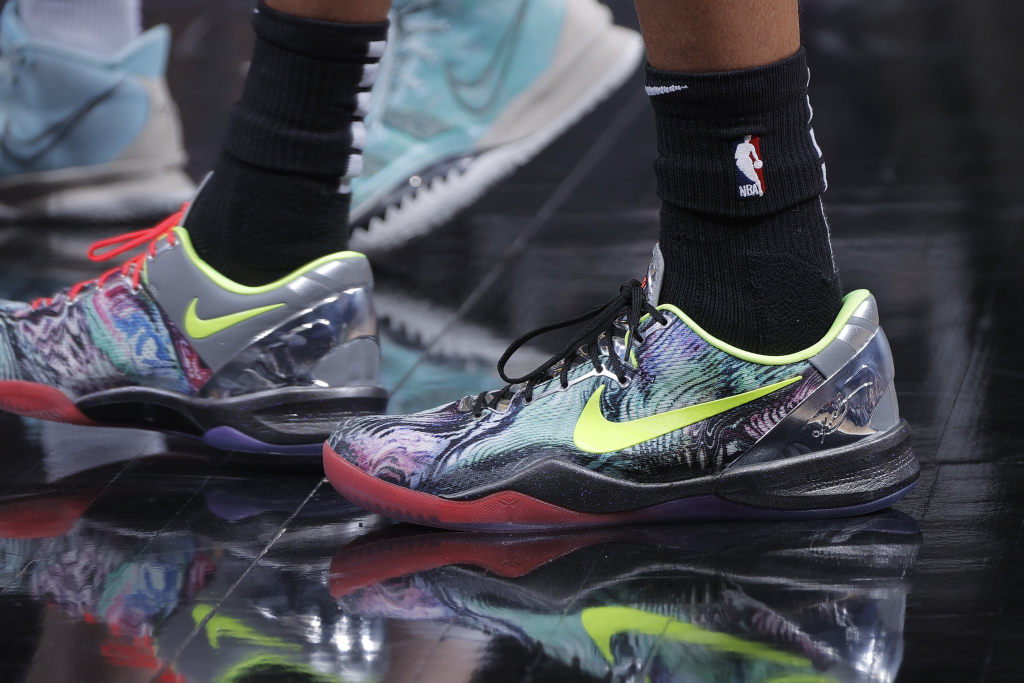 Calígrafo La forma Regulación B/R Kicks on Twitter: ".@TyHaliburton22 in the Nike Kobe 8 “Prelude”  tonight https://t.co/9Kxf8FA52q" / Twitter