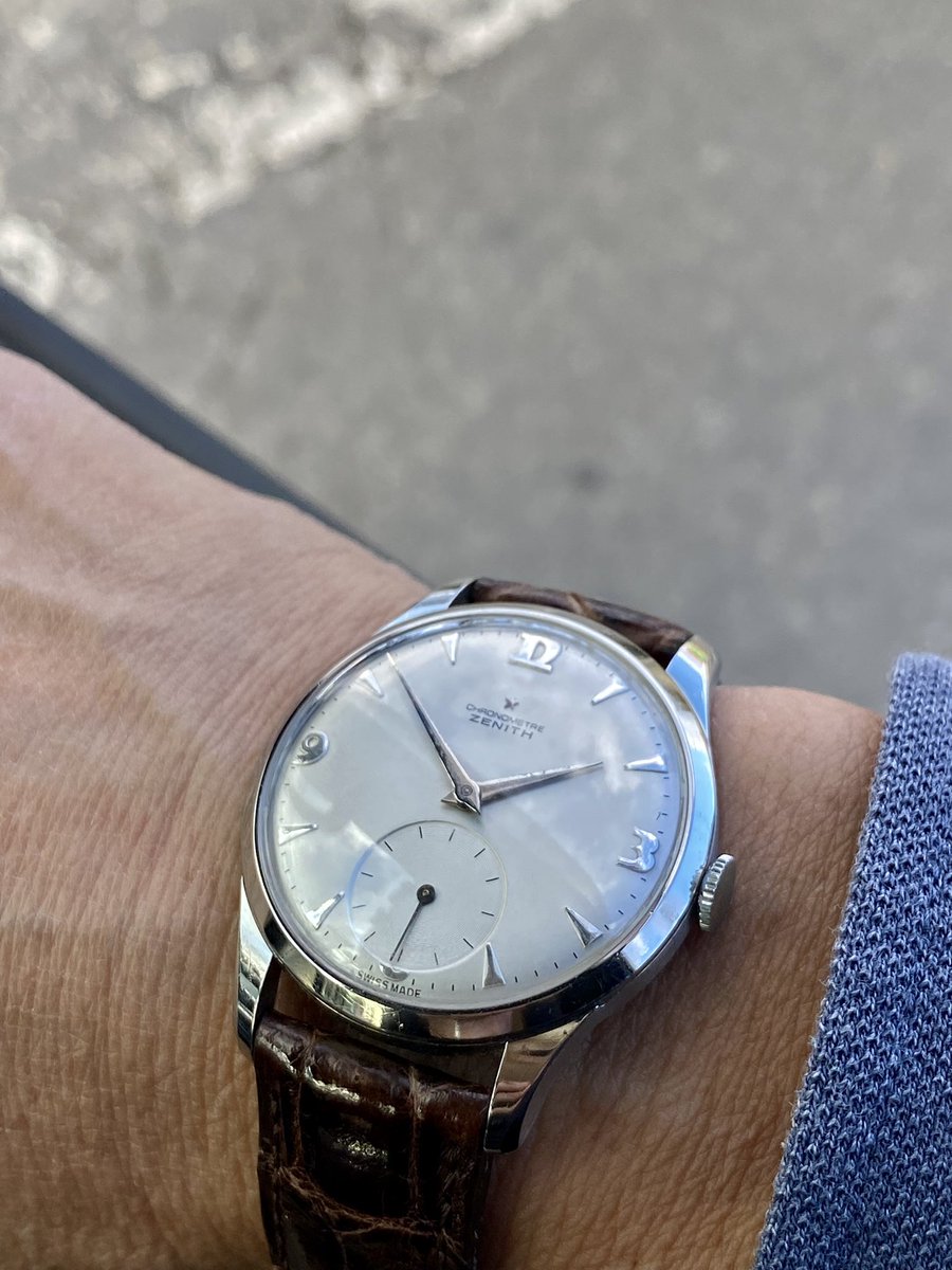 TiHAUKPA8BJmVPJ's tweet photo. 午後からは非防水時計
スモセコ3針ノンデイト

#zenith #cal135 https://t.co/jMjCQtpIkn