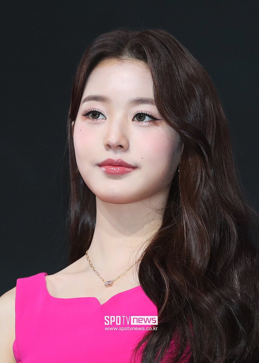 byulbitskr's tweet photo. [PRESS] Wonyoung at IVE “Eleven” Press Debut Showcase 💓

#WONYOUNG #장원영 #IVE #아이브 https://t.co/VXxJksbmI6