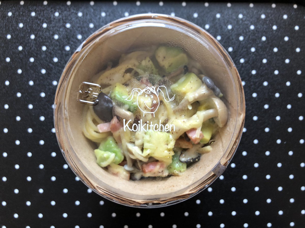 atom_55's tweet photo. 今日のお昼ごはん
koi kitchen さんの
たっぷりキノコとアボカドのカルボナーラ
ほんとに美味しいパスタだ〜💕
たまらんです
リピ確実
入れ物はコンパクトで小さく見えるんだけど、開くとお皿になるの✨
これこれ、いいよねー✨
#コイキッチン
#koikitchen
#松山市
#キッチンカー https://t.co/TxMuhMMWUv