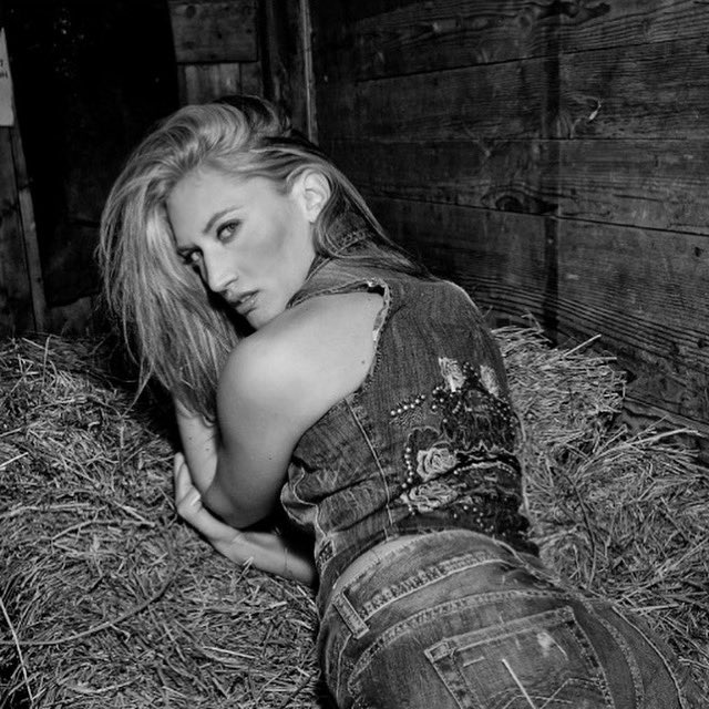 Farm life….
alanbarryphotography.com