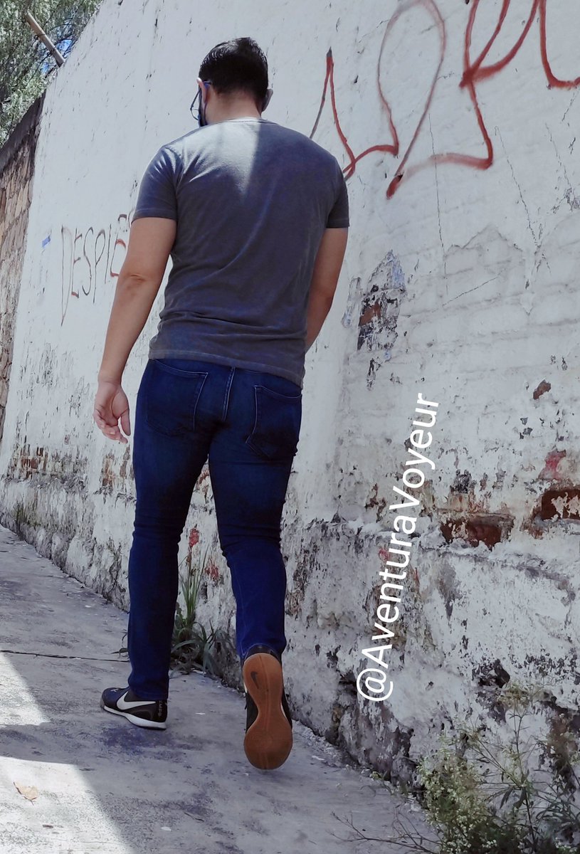 AventuraVoyeur's tweet photo. Grandotes pa' que me peguen 😅🤭 #heterosengañados #heteroscachondos #piernudos #nalgones #guaposcallejeros #MartesDeSeduccion https://t.co/W7Zjrn2PY4