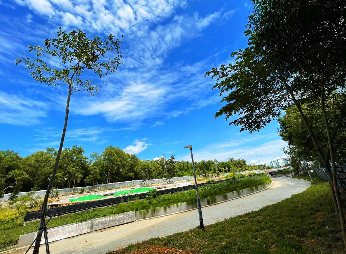YamKeng's tweet photo. Took a peek across the hoarding into the ABC Waters works alongside Tampines EcoGreen. Can see the new park connector taking shape and many plants have been added. Can’t wait for it to be ready next year. 😁
#Tampines #ABCwaters https://t.co/LBZ4pugcME