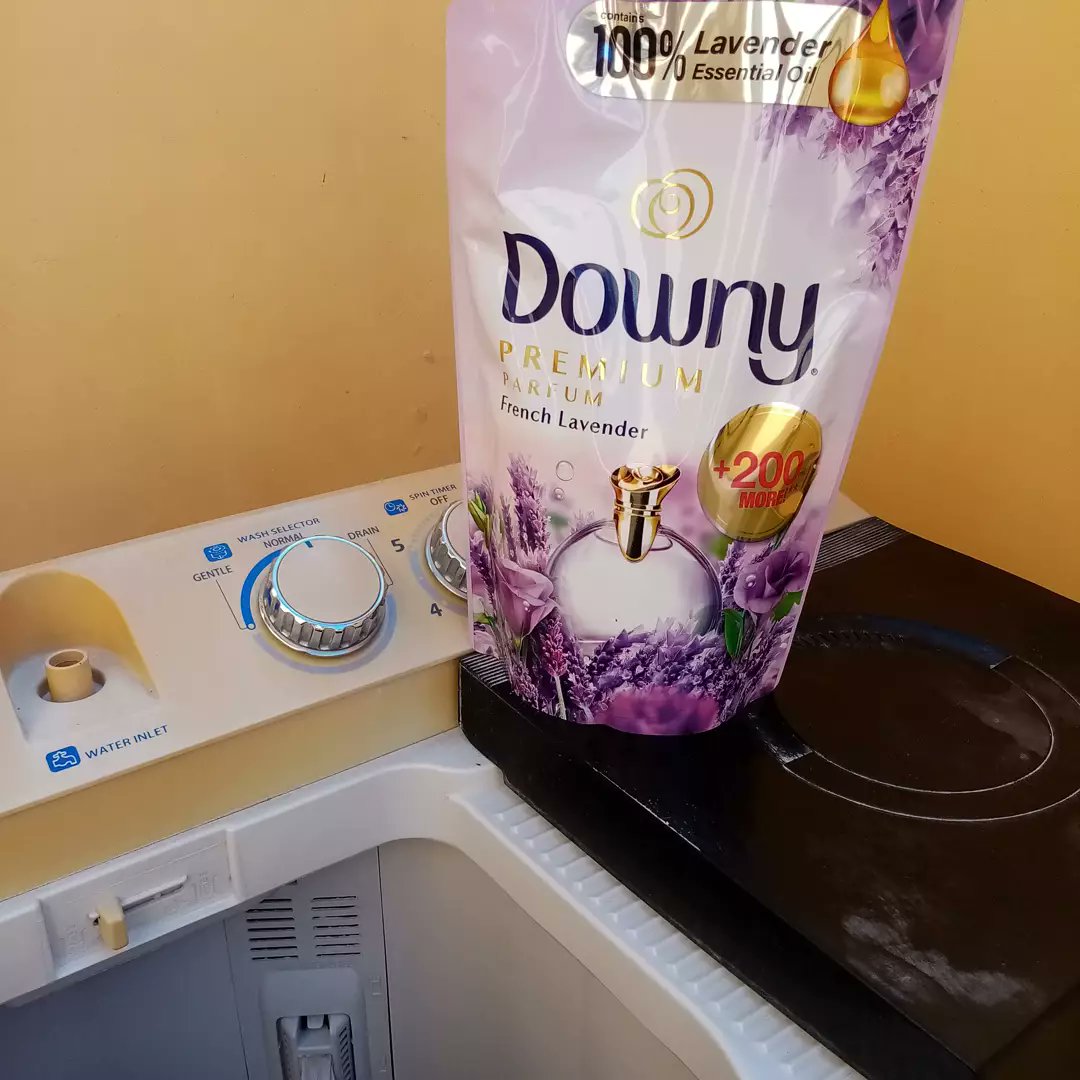 Vil1Donna's tweet photo. Bakit ang bango ko, kala mo perfume hindi dahil lang yan sa New Downy French Lavender.
#CalmMeDowny 
@Downy_PH https://t.co/inPvi2weCX