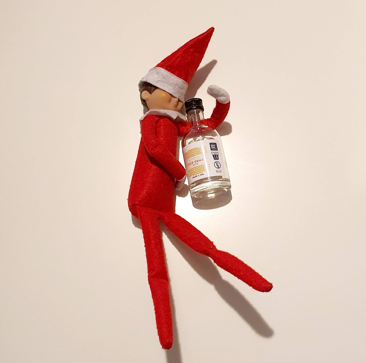 nicholaswiseman's tweet photo. #Sacch!
Not a great way to say g'day, that was MY first day of my new #Gin advent calendar!

#elfontheshelf https://t.co/EQxtK6zTzF
