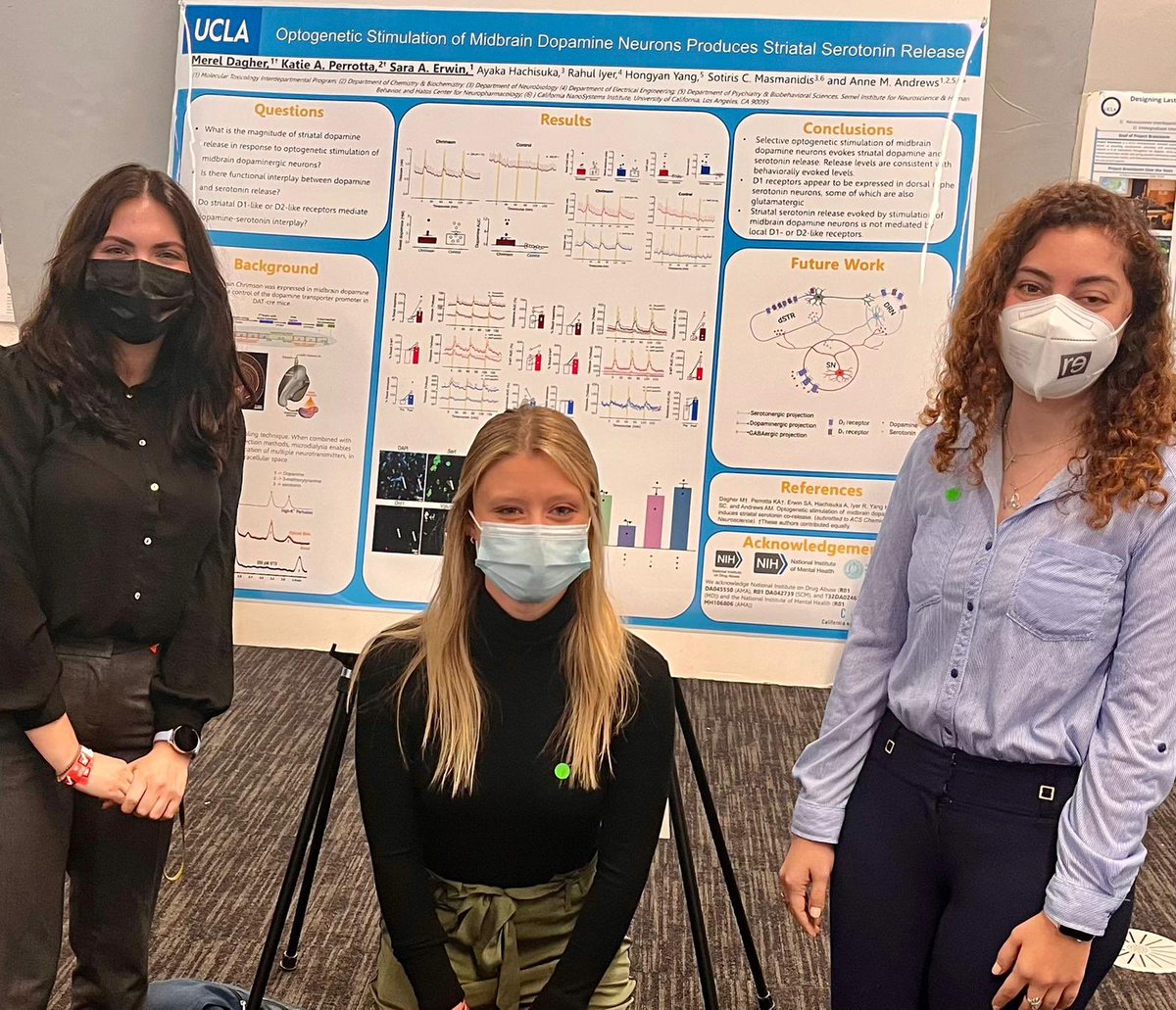 I love presenting data with these two badass scientists by my side 🧠 #WomenInScience @merel_dagher <a href="/KatiePerrotta/">Katie Perrotta</a>