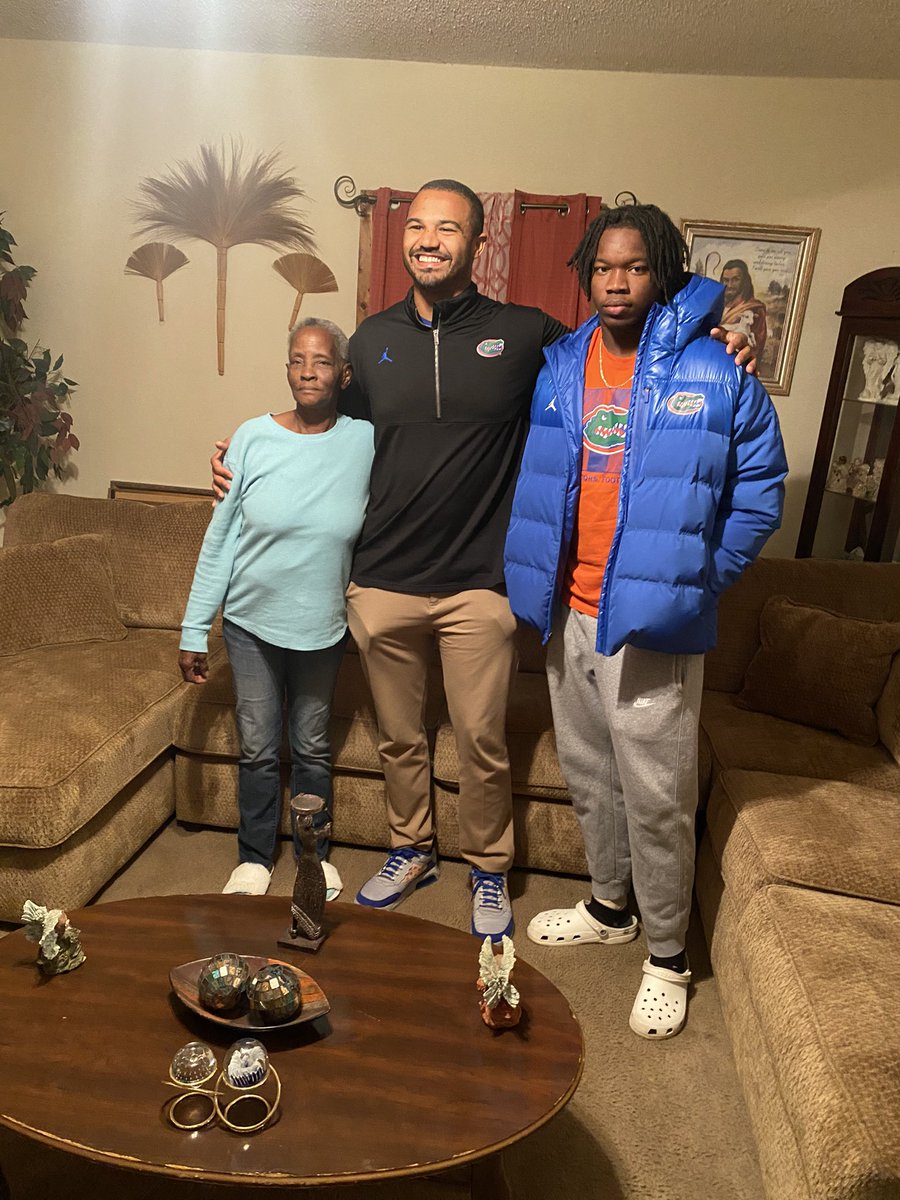 E J (@ejlightsey8) on Twitter photo Had a great time chilling and speaking with coach today !! 🐊🐊
#GoGators
<a href="/crob45/">Christian Robinson</a> Had a great time chilling and speaking with coach today !! 🐊🐊
#GoGators
<a href="/crob45/">Christian Robinson</a>