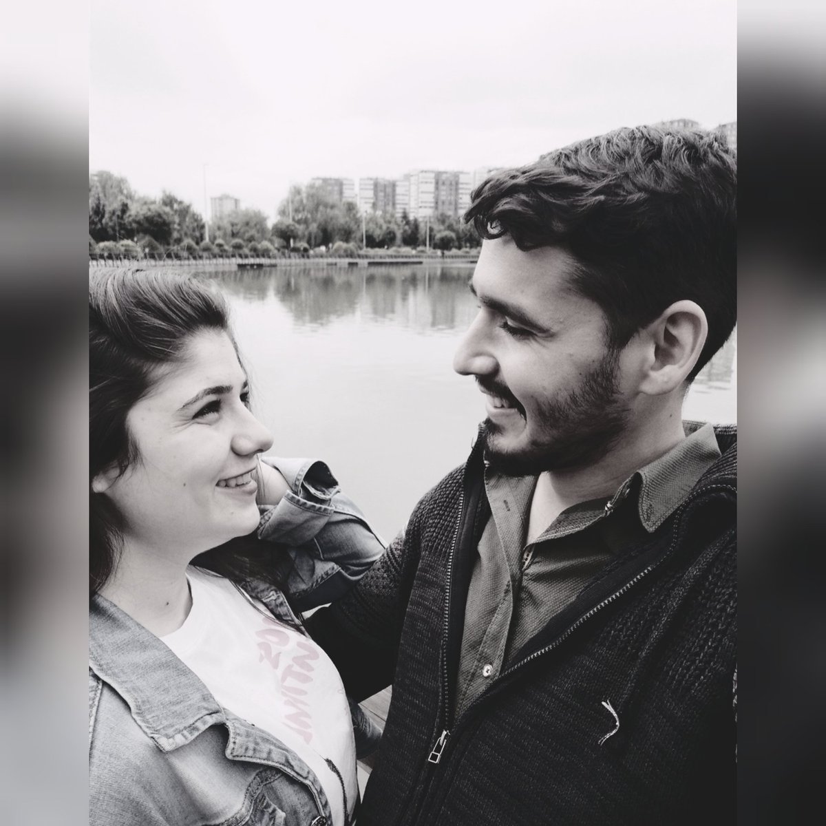 HayatiFevzi's tweet photo. Sana ruh üflendiğinde bir kadının karnındasın, ağladığında bir kadının kucağındasın, aşık olduğunda bir kadının kalbindesin. O yüzden ona güzel davranmak, sevmek en kutsal vazifemiz 🌹
@fzehraprmksz Seni çook seviyorum ruh eşim 😘❤️ https://t.co/LStK3gZKcb