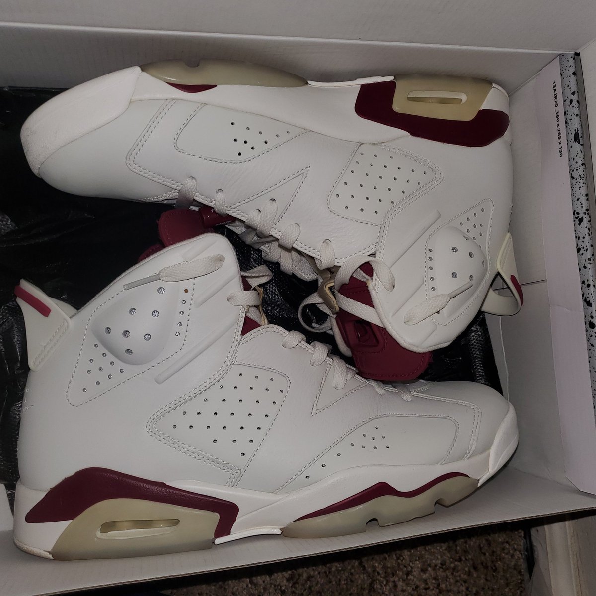 i7ool_az's tweet photo. @RetailTuesday @MicNice  #RetailTuesday 6s 11.5 worn once 225 us ship
Dunks woman's 9 DS 110 plus shop
Air max size 12 worn once 125 plus ship
Also have DS turdunken in special packaging 400 plus ship https://t.co/NRO4z5A46K