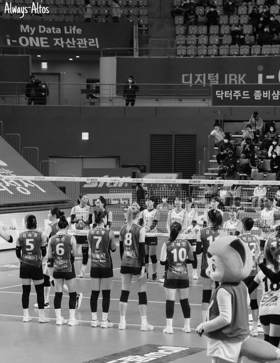 ibk_supp0rt's tweet photo. 12월 한 해의 마무리도
반짝 반짝 빛나길🙏✨
12월도 함께해👏🏻💙
#AlwaysAltos https://t.co/Pf9yctz687