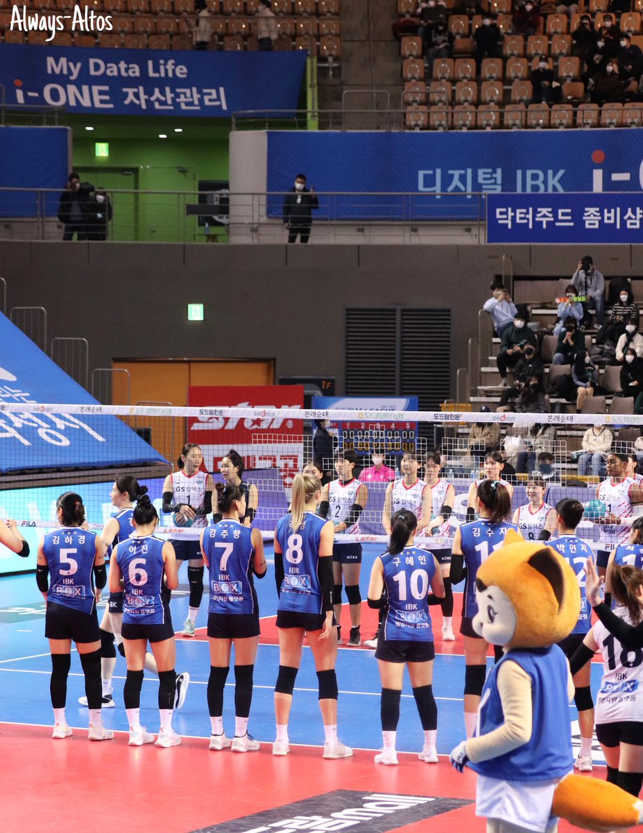 ibk_supp0rt's tweet photo. 12월 한 해의 마무리도
반짝 반짝 빛나길🙏✨
12월도 함께해👏🏻💙
#AlwaysAltos https://t.co/Pf9yctz687