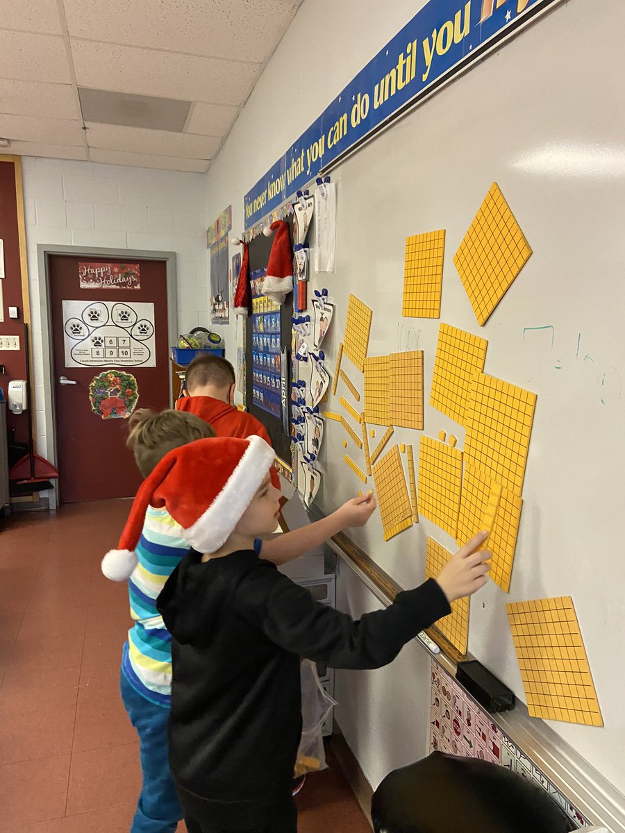 BCE4Wilson's tweet photo. More Math Base Ten Fun! #Numbersto1000 https://t.co/M0COjakwiK