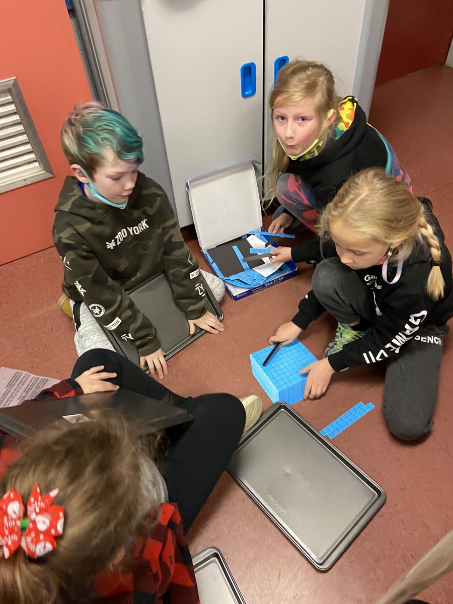 BCE4Wilson's tweet photo. More Math Base Ten Fun! #Numbersto1000 https://t.co/M0COjakwiK