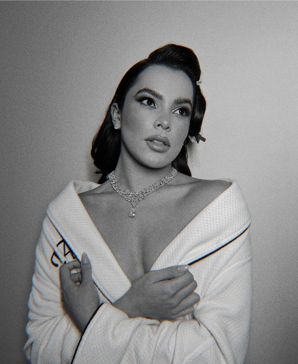 TeamEmilly's tweet photo. "Diamonds are a Girl's Best Friend" ✨🚀 https://t.co/h6Z2DJgxt9 https://t.co/sdHMxTk3uU