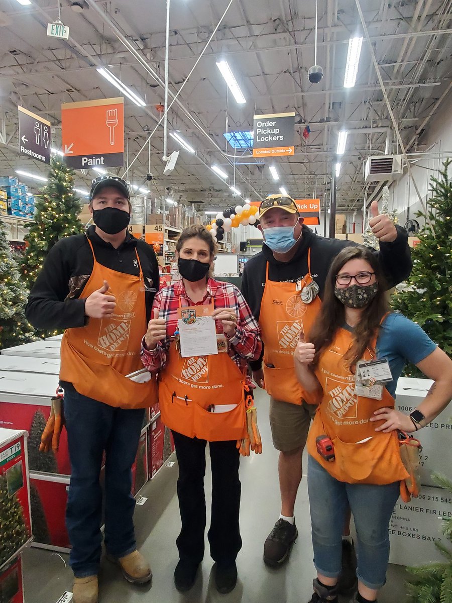 HomeDepotArt's tweet photo. It is a BUSY time of year and we're taking the time to show gratitude! This weekend our Garden team recognized our SASM @kbearc26. Thank you for all of your help maintaining and restocking our busy bulk and holiday areas! https://t.co/kWv8QeZfdx