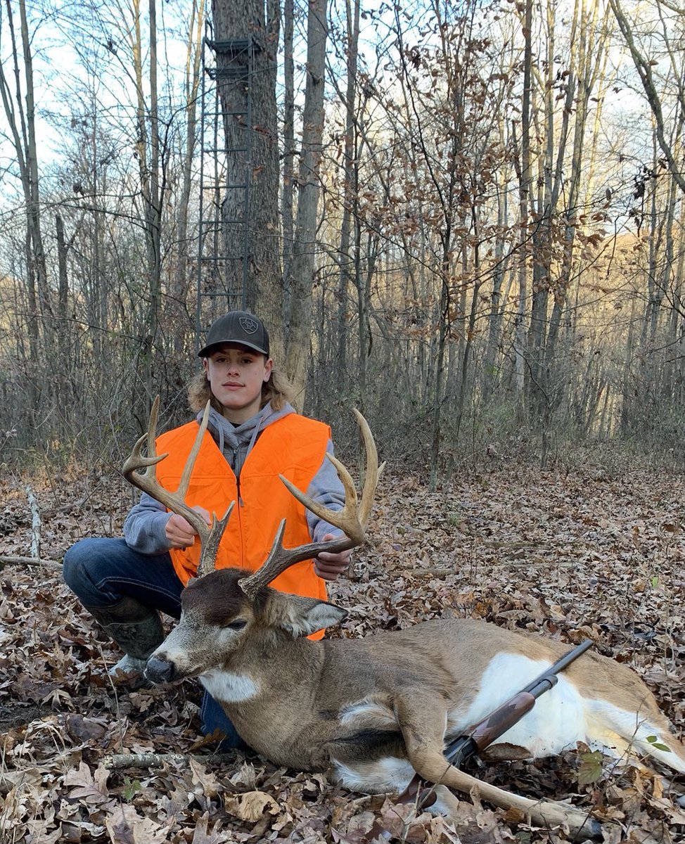 BucksofOhio's tweet image. Jaron with a big Noble County beast! Beautiful deer Jaron! Congratulations!! #HuntOhio @VanfossenJaron