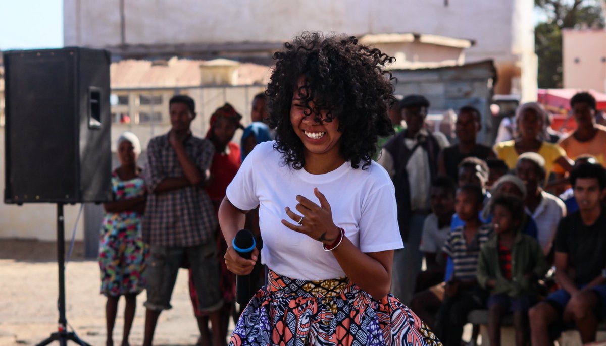 SlamCaylah's tweet photo. Performance
Centre pour handicapés
Ankany Fanantenana
Sanfily

#artist #life #work #slampoetry #spokenword #slamothérapie #slamtrotteuse #Tuléar #Madagascar #Malagasy🇲🇬 https://t.co/nwBJbxu9ix