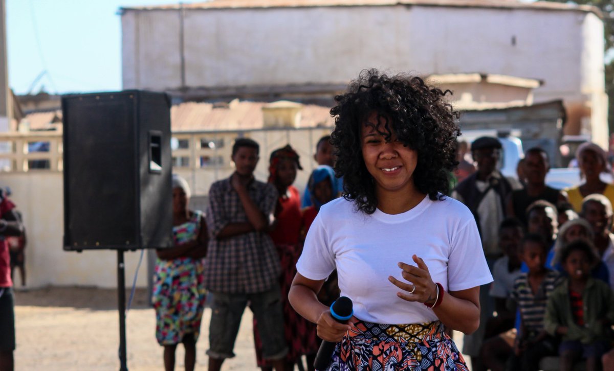 SlamCaylah's tweet photo. Performance
Centre pour handicapés
Ankany Fanantenana
Sanfily

#artist #life #work #slampoetry #spokenword #slamothérapie #slamtrotteuse #Tuléar #Madagascar #Malagasy🇲🇬 https://t.co/nwBJbxu9ix