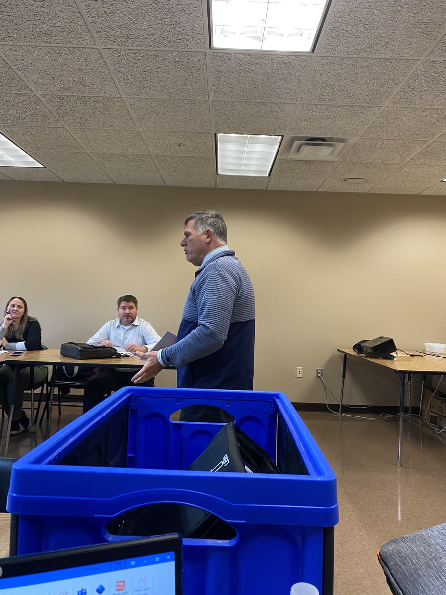 mostlyIretweet's tweet photo. Man, I am going to miss the wisdom of this man. #heyrob #stayalittlelonger @msradomsky @rrash5 @pelson725 @ArchIndySuptDis https://t.co/8gMES39tko