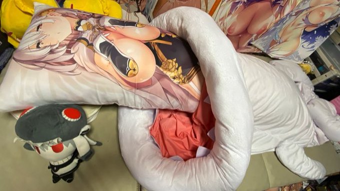 フルフル丸呑み寝袋、普通にあったかくて一晩よく寝られたわ…  正直ネタとして買ったけど、普通に実用性たけー 