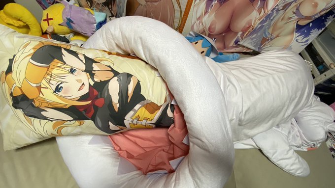 とりあえずダクネスさん丸呑みさせて放置しておこう 嬉しそうだし 