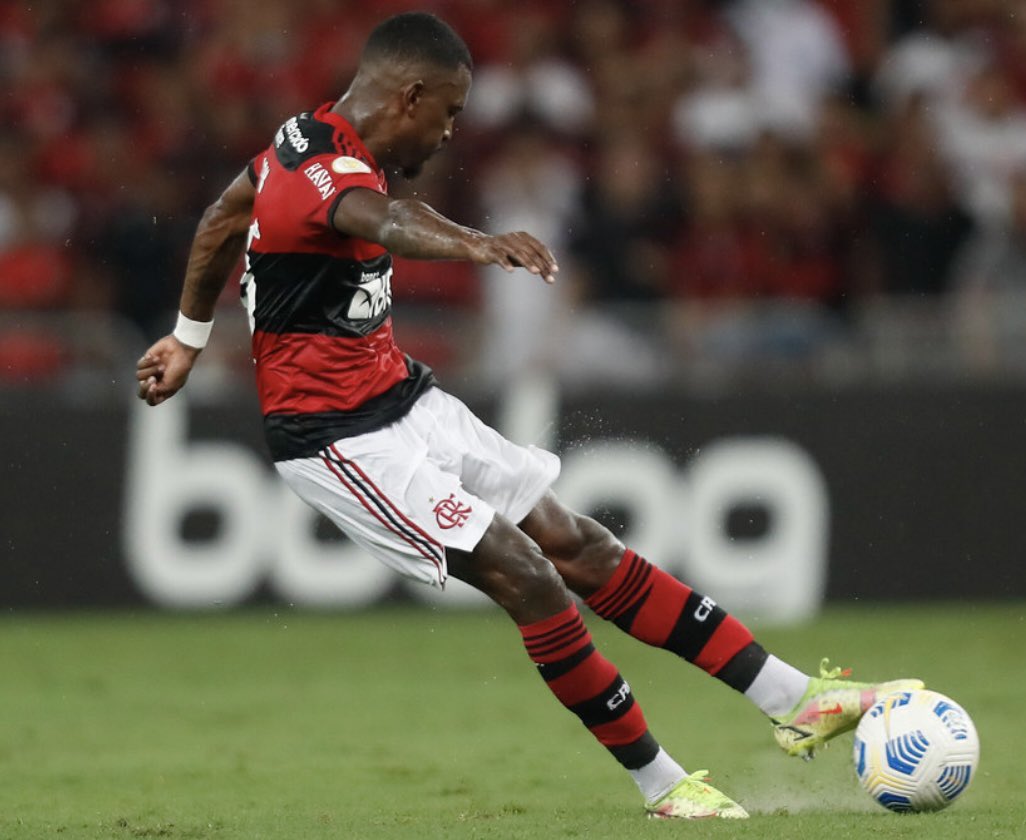 ramonr6_'s tweet photo. Que noite!! Te amo, meu @Flamengo !! ❤️🖤 
Parabéns para a torcida que fez uma linda festa na arquibancada, vocês são foda!!  SRN👏🏽👏🏽❤️ https://t.co/I06pjOBGxr