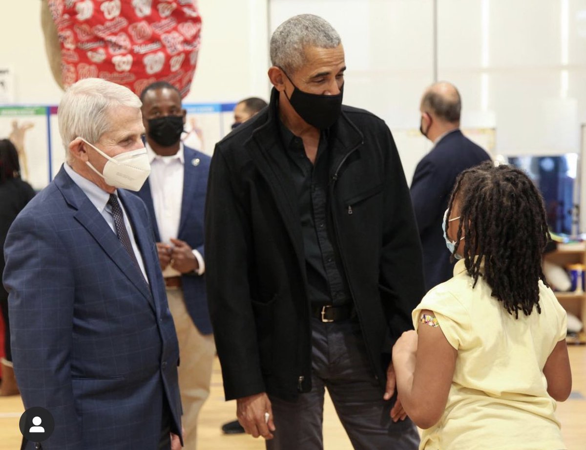 TheRealAndrew_'s tweet image. Seeing @BarackObama &amp;amp; Dr. Fauci out together talking to families about getting their kids vaccinated was awesome!!