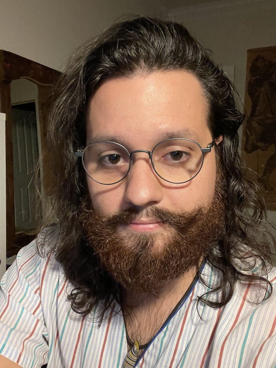 _JohnPhillips's tweet photo. Hmmmmm glasses are weird https://t.co/MLbS7rU9Wk
