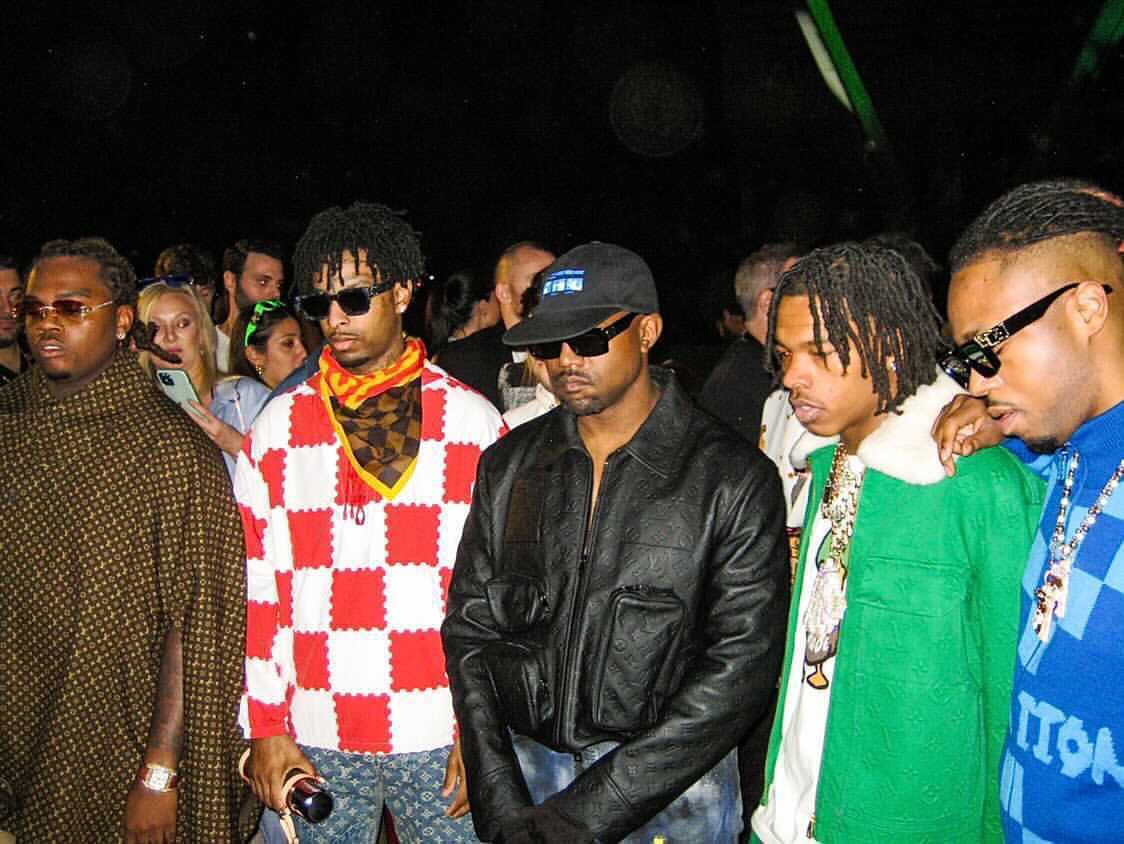 HotFreestyle's tweet photo. Gunna x 21 Savage x Kanye x Lil Baby x Metro Boomin at Virgil Abloh’s final Louis Vuitton show today  🕊 https://t.co/6mpKuoNe95