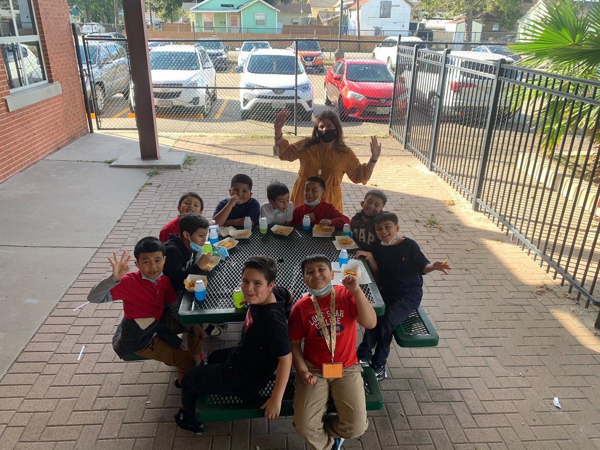 RMTZElem's tweet photo. After βcrunchingβ the numbers, congratulations to our 2nd and 3rd graders for winning our recent attendance competition! We enjoyed crunching on our nachos! ππ»#LearningExcellence #RCMStrong @AprilColeman74 @Erwin_Garcia_ @tarrynce @ESO3_HISD https://t.co/pgGDHr2eEw