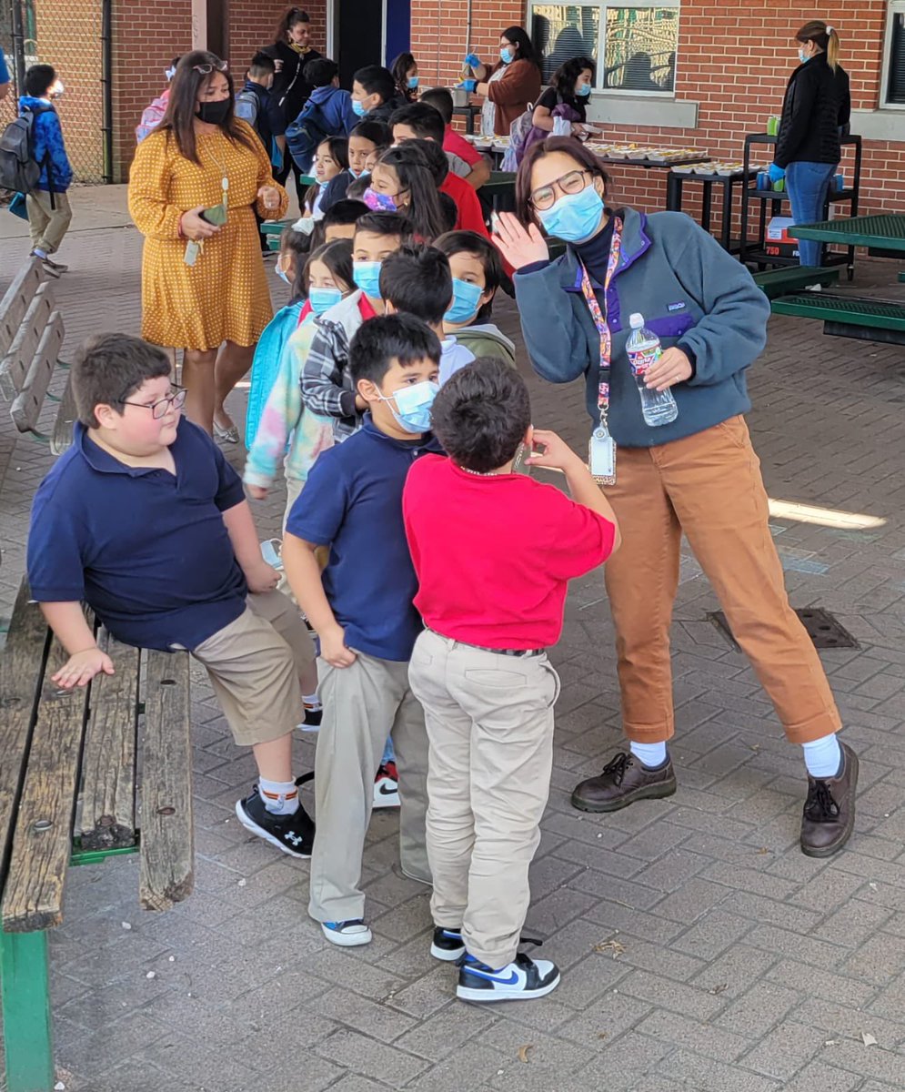 RMTZElem's tweet photo. After βcrunchingβ the numbers, congratulations to our 2nd and 3rd graders for winning our recent attendance competition! We enjoyed crunching on our nachos! ππ»#LearningExcellence #RCMStrong @AprilColeman74 @Erwin_Garcia_ @tarrynce @ESO3_HISD https://t.co/pgGDHr2eEw