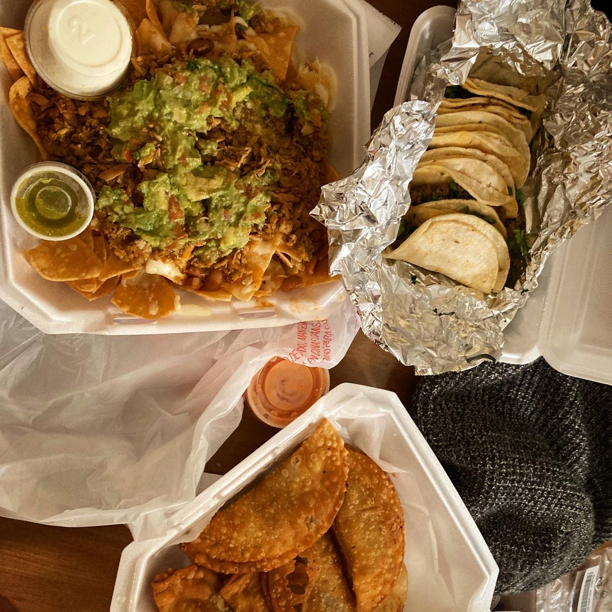 JacquelineWMUR's tweet photo. #TacoTuesday for the win! And nachos and empanadas… and our pup Sammy waiting for us to drop something 😂 #food #dinnerbreak #tuesday #tuesdayvibes #tuesdaymotivation https://t.co/29ekJFEIrt