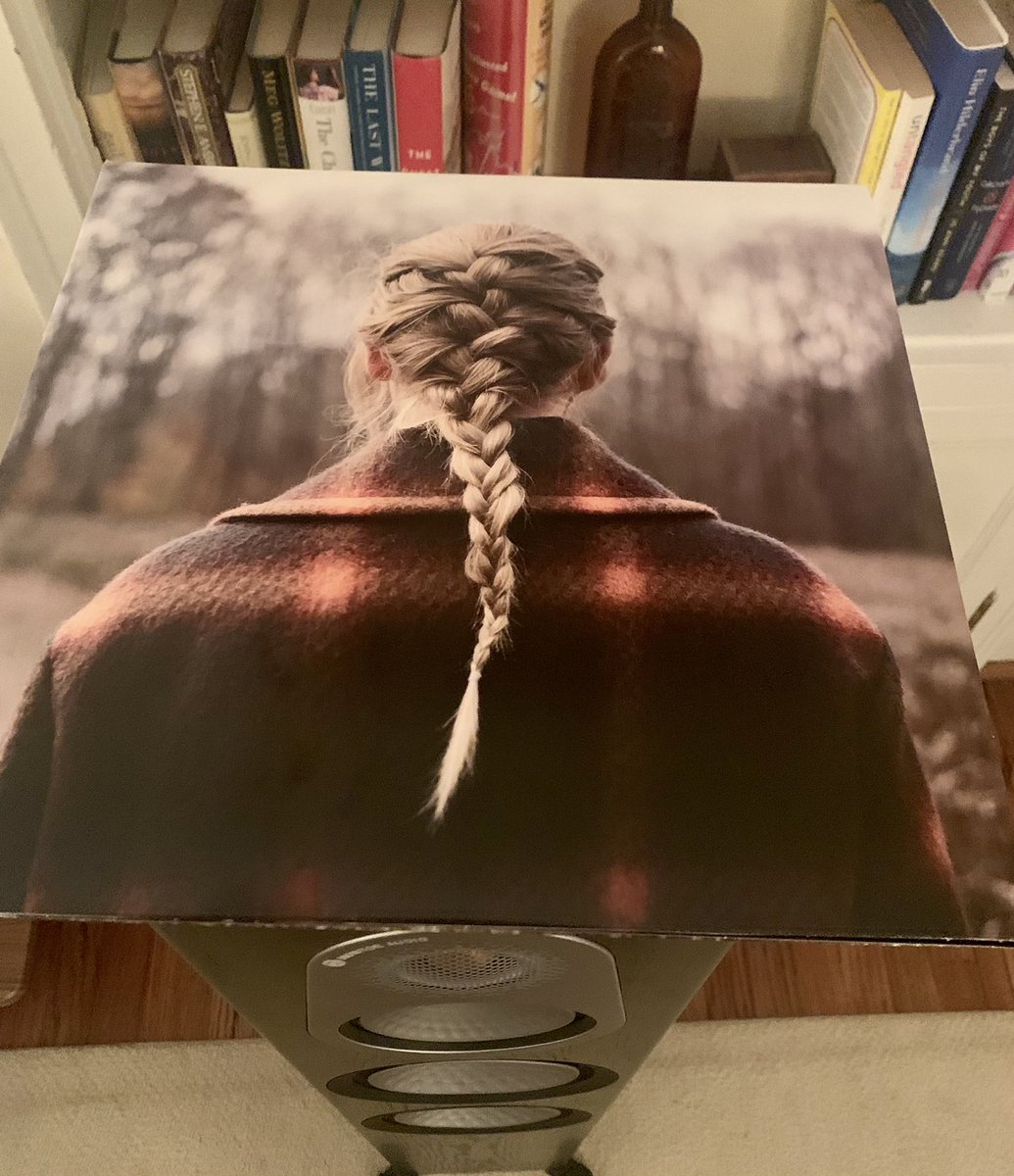 HumphreysLab's tweet photo. Fascinating listen to #Goldrush from #Evermore with dtr ❤️ @taylorswift13 #redvinyl #sharedinterest https://t.co/upjmNCmQuu