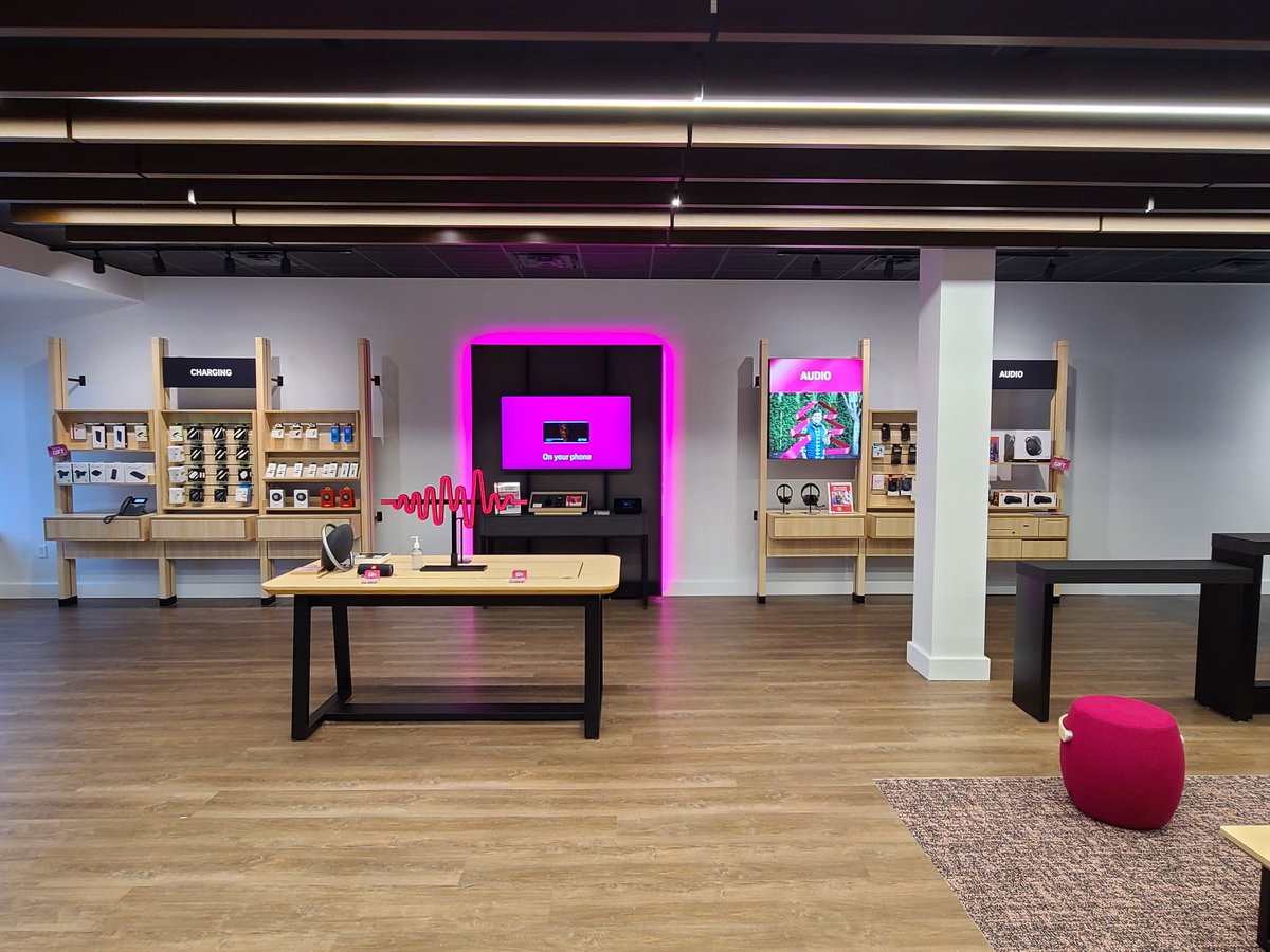 Great visits today in #DSouth with <a href="/BrianKnow5458/">Brian Knowles</a> and @TFB_Champs! This District is ready to make some "Money Moves" with TFB! 💰 <a href="/RJGomezIII/">Rafael J. Gómez lll</a> @RuckerAndrewJr @AliciaRichMetro