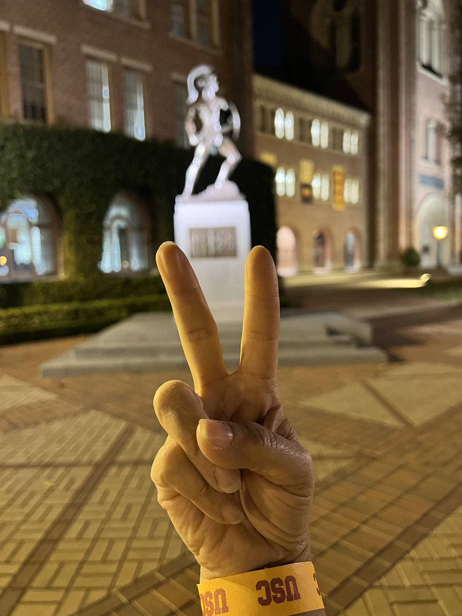 SPrakunhung's tweet photo. #USCMOM is #BTSARMY FightOn Bangtan #BTS_twt #BTS #PTD_On_Stage_LA love to make it here for my bb π https://t.co/iUUth9NAe4