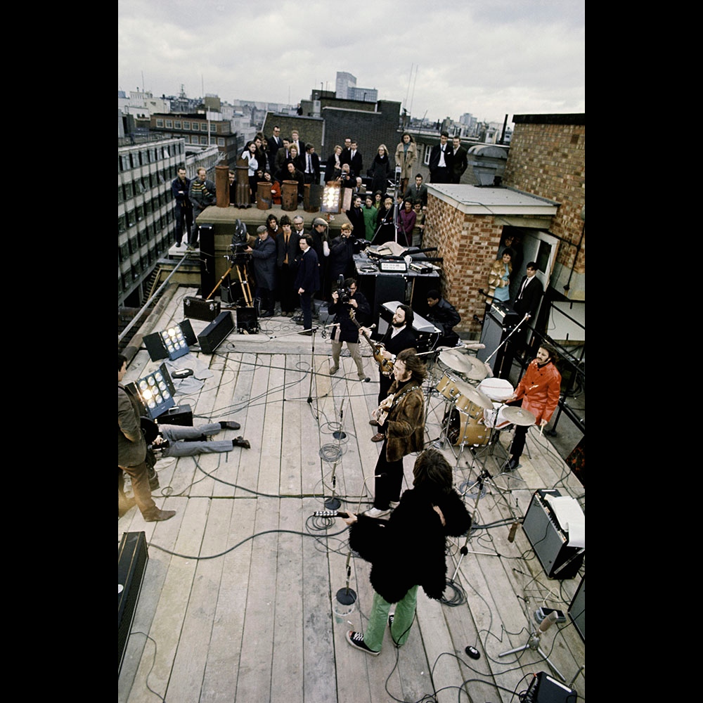 ethan_russell's tweet photo. #thebeatles #getback PArt Three, The Roof. It is, not surprisingly, an extraordinary work by #peterjackson but one must not forget - as Peter Jackson acknowledges, this is all the footage directed by Michael Lindsay Hogg. Photo by @ethanarussell  © Apple Corps. https://t.co/2C0P4BtA5l