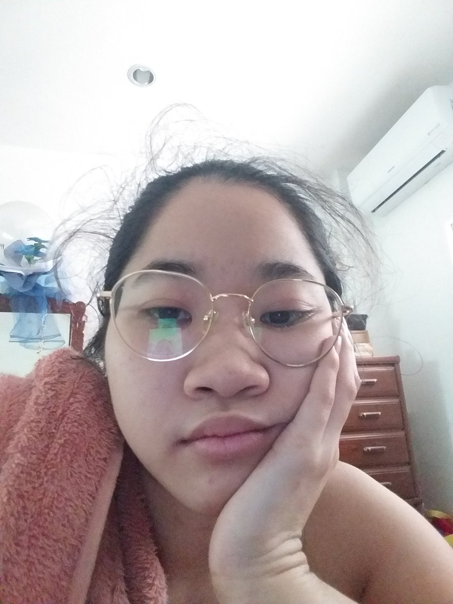 undereyah's tweet photo. My bf:                           Me last night: https://t.co/yWDilWlwzb