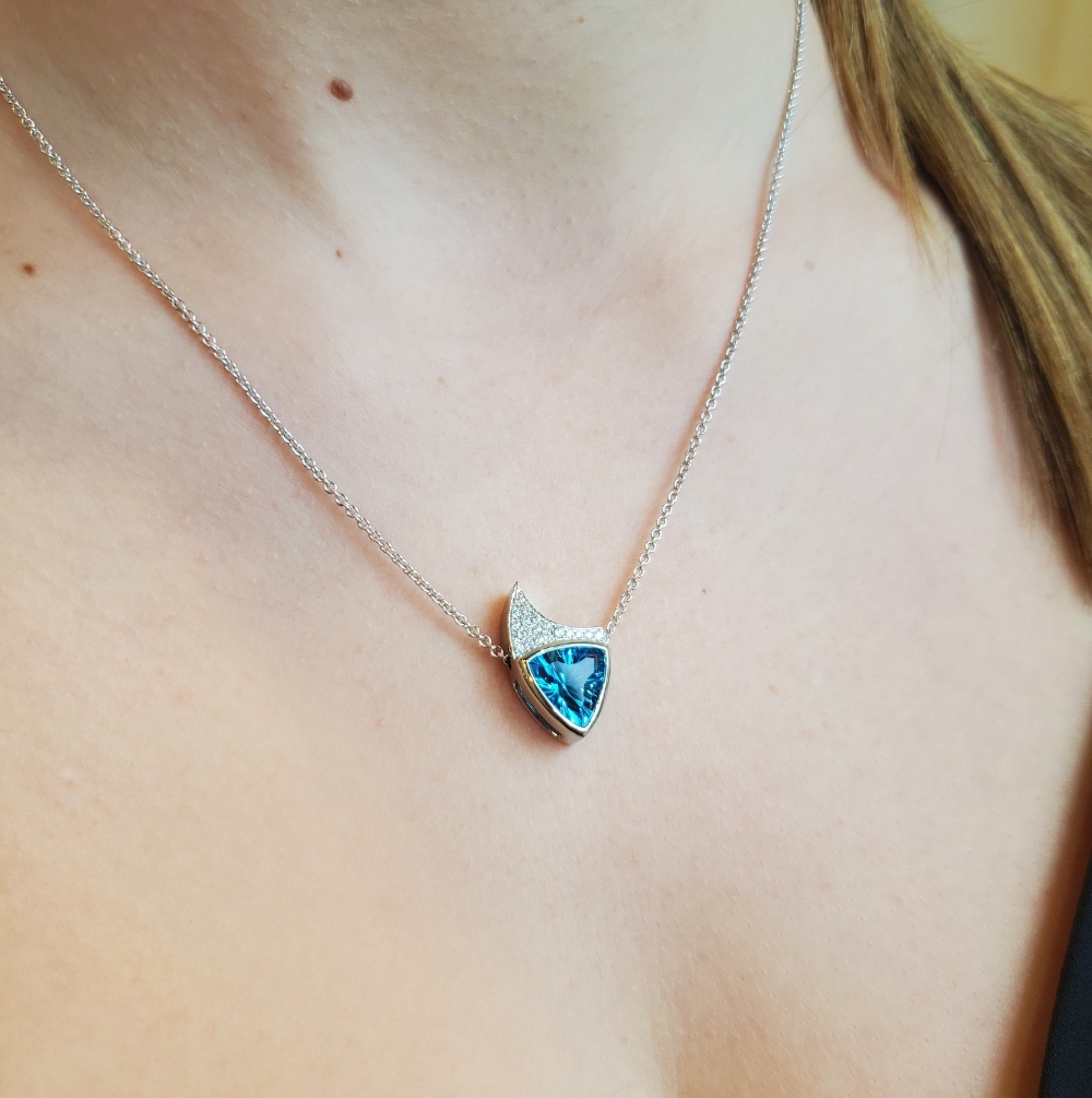 CostenCatbalue's tweet photo. Optix-cut Blue Topaz glows with pavé-set diamonds. Always a winning combination.  Now available: The Costen Catbalue Collection. #costencatbalue #gemstonependant #optixcutgemstone #bluetopaz #yvrshopping #yvrjewellery #gemstonependant #designernecklace https://t.co/Lt7EHmozjp
