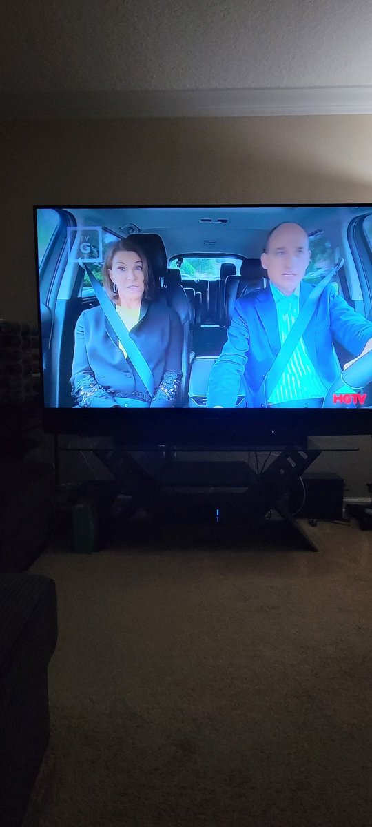 easye933's tweet image. For the holidays is nothing better than watching great movies and shows while streaming with my #XfinityOnDemand and checking out one of my favorite shows #HGTV looking at what's the best home to pick! Enjoy the Xmas holidays 🎅🤶with #Xfinity #Ad