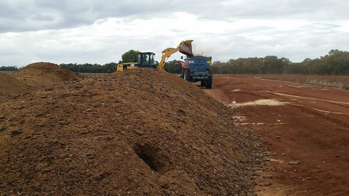 CeRRF_Griffith's tweet photo. Free webinar on phosphorus supply from chicken litter and other organic amendments at 3 pm today.
Please register with j.biala@uq.edu.au
@CottonInfoAust @IRECNSW @UnlockSoilOAs https://t.co/owoyfp88M5