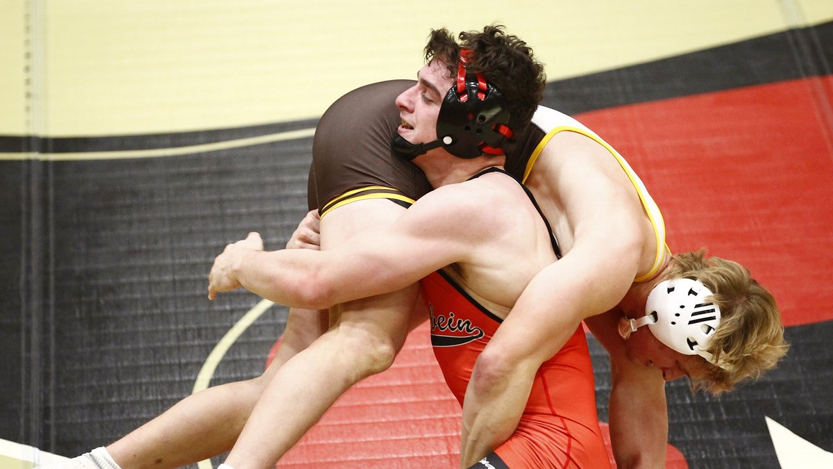 Ott_Athletics's tweet photo. WREST: Joey Bradberry secures a pin, Cale Callahan drops a sudden-victory thriller to a notable opponent, and a few other Cardinals battle right to the wire (in close decisions) as No. 5-ranked Baldwin Wallace emerges in the OAC dual. Full recap here: https://t.co/ITm0smm6ob https://t.co/eG2u5hSljn