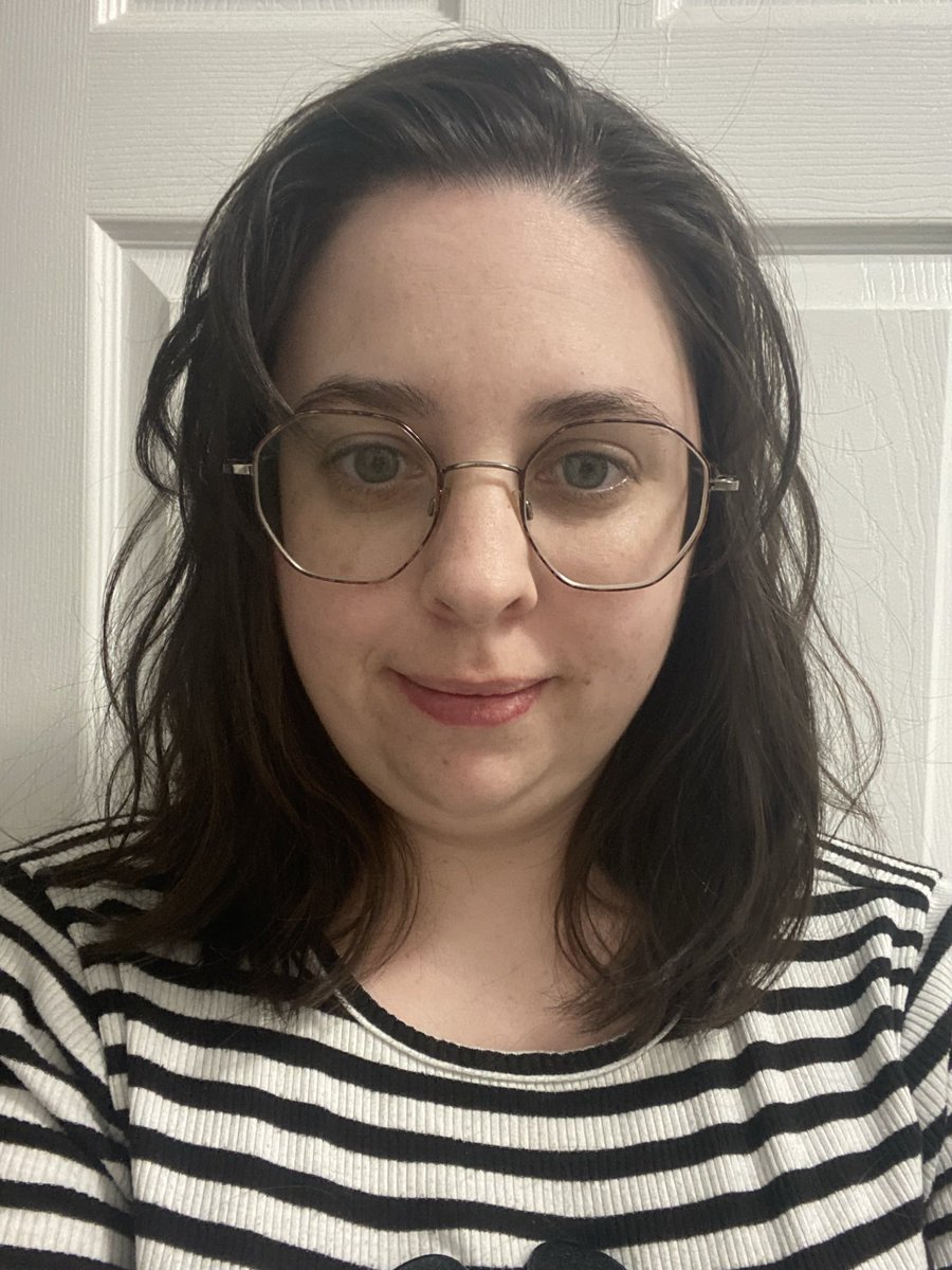 EchoLakeRep's tweet photo. Not ac related except now I really do look like my ac character with it’s shoulder lenght wavy hair. 

The unexpected thing that happened right when I turned 30. My hair have always been super straight and impossible to curl or even slightly wave. And now it’s naturaly wavy? 😦 https://t.co/ABot5lO5IU