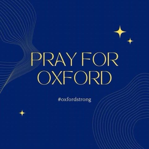CougarPuck1920's tweet photo. Dakota Varsity Hockey Team sends out thoughts and prayers to all of the students, teachers and families of Oxford High School. #OxfordStrong https://t.co/LSFlnEn9va