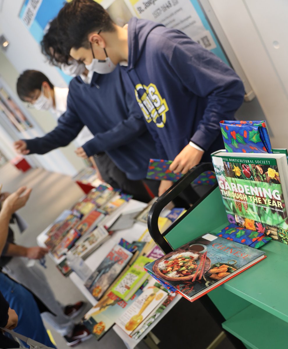 StMarysTokyo's tweet photo. Hello December!
It’s the season of giving and receiving. Organized by the library council, the St. Mary’s high school boys are trying their best to sell books to our students and faculty. All profits will be donated to Second Harvest Japan. 

#stmarys #highschool #secondharvest https://t.co/NUT0CO2T3c